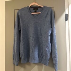 Banana Republic 100% Merino Wool Vneck Men Sweater Medium
Condition 9/10 no flaw